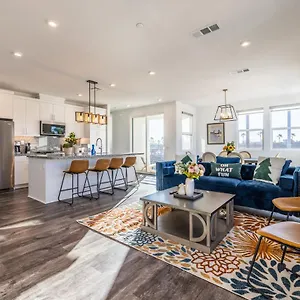 Villa Firework View 3 Bedrooms Townhouse Kitchen Fast Wifi, Anaheim