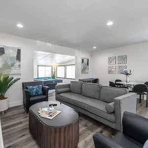 Villa Spacious Disneyland 5 Bedroom 4 Bath House With Game, Anaheim